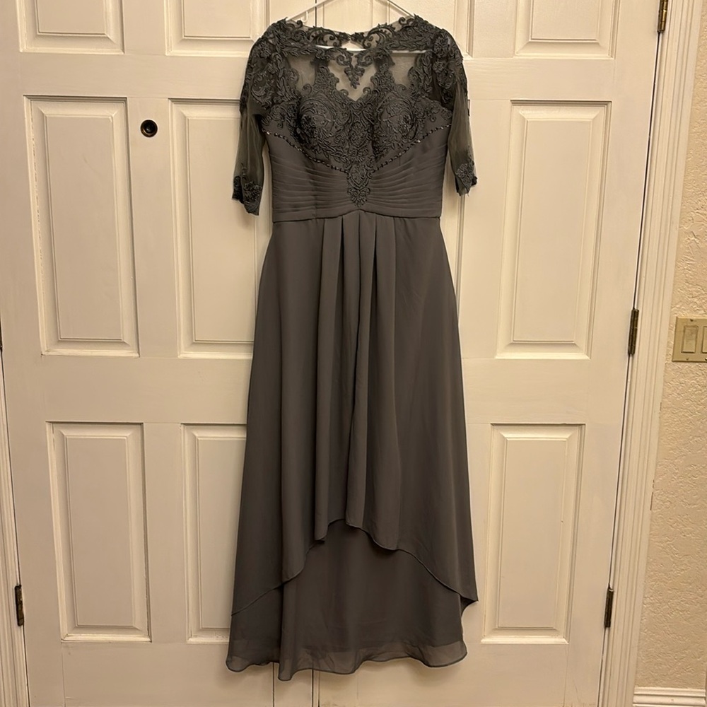 Unbranded Mother of the Bride or Groom Gown, Size 14. Gray. NWOT.